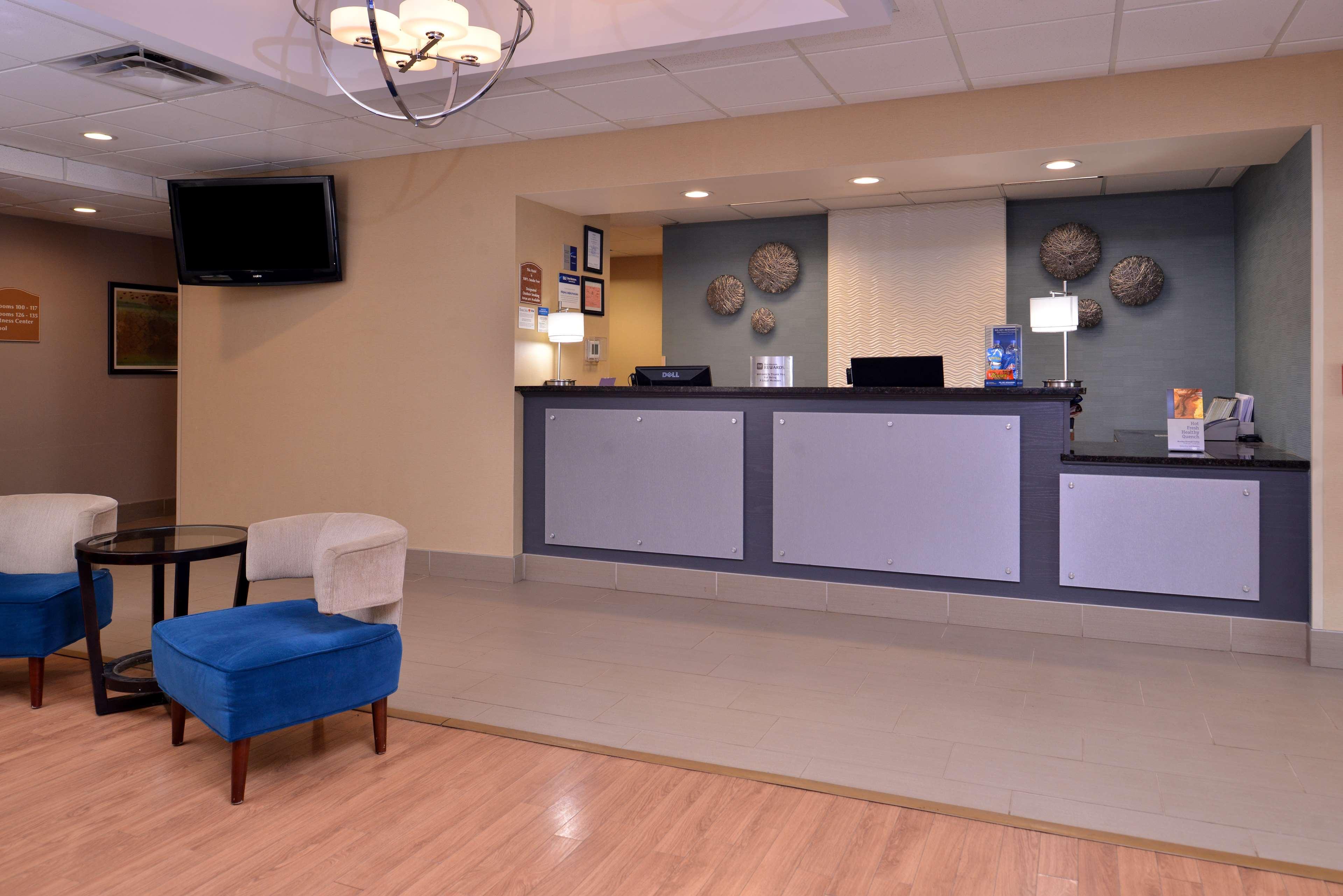 Best Western Plus University Inn Olean Buitenkant foto