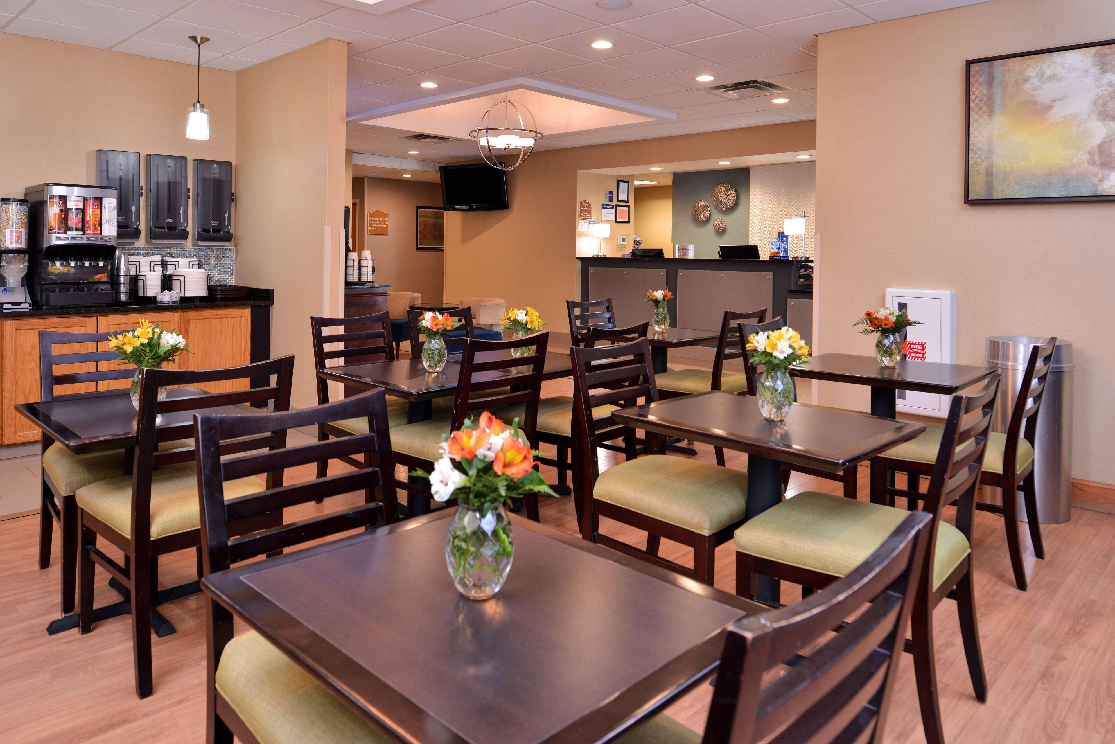 Best Western Plus University Inn Olean Buitenkant foto
