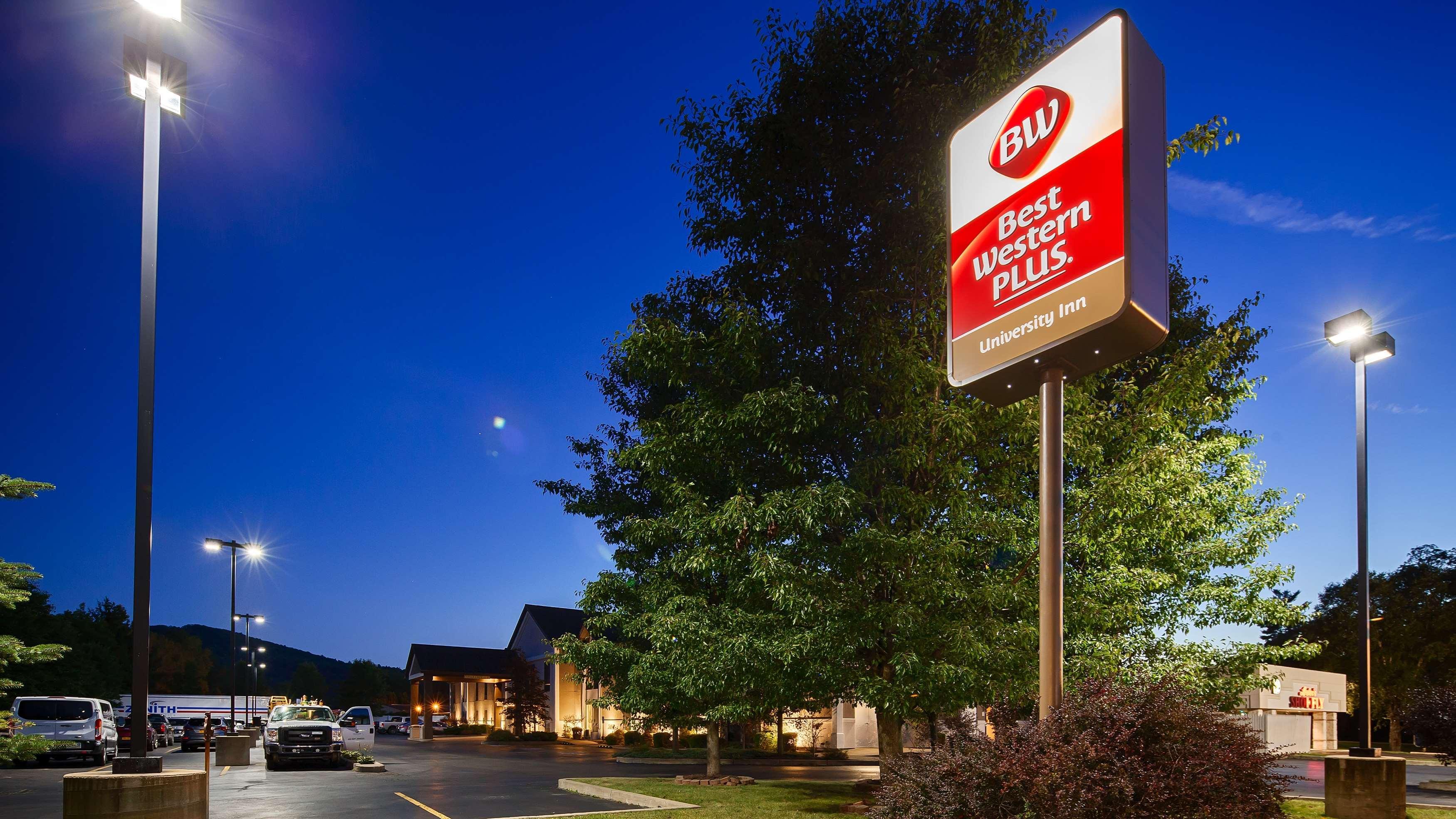 Best Western Plus University Inn Olean Buitenkant foto
